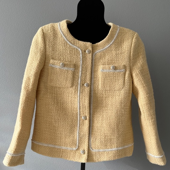 Jackets & Blazers - NWOT Wool tweed lady jacket light yellow